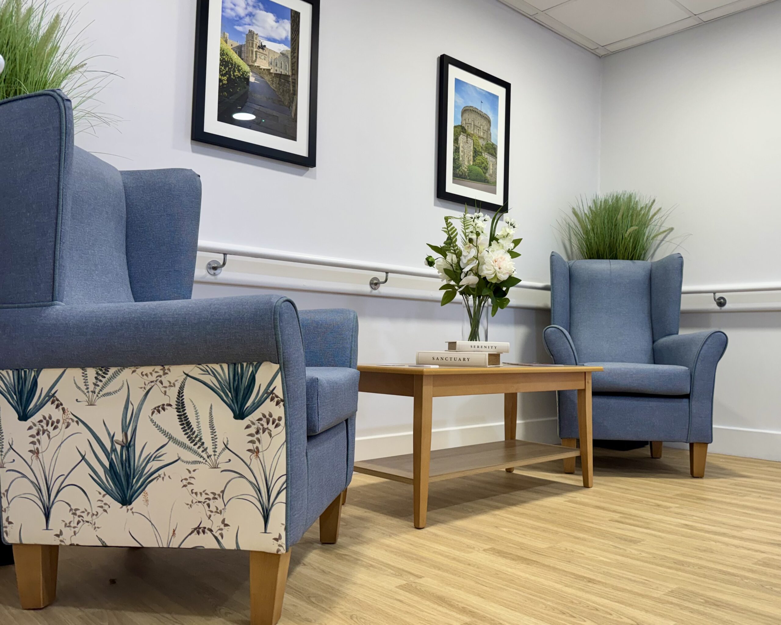 Comfortable seating area at Lynwood Care Centre with decor.